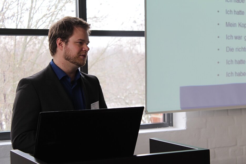 Nicolas Ruth präsentiert auf der Tagung der Fachgruppe Rezeptions- und Wirkungsforschung in Hannover.